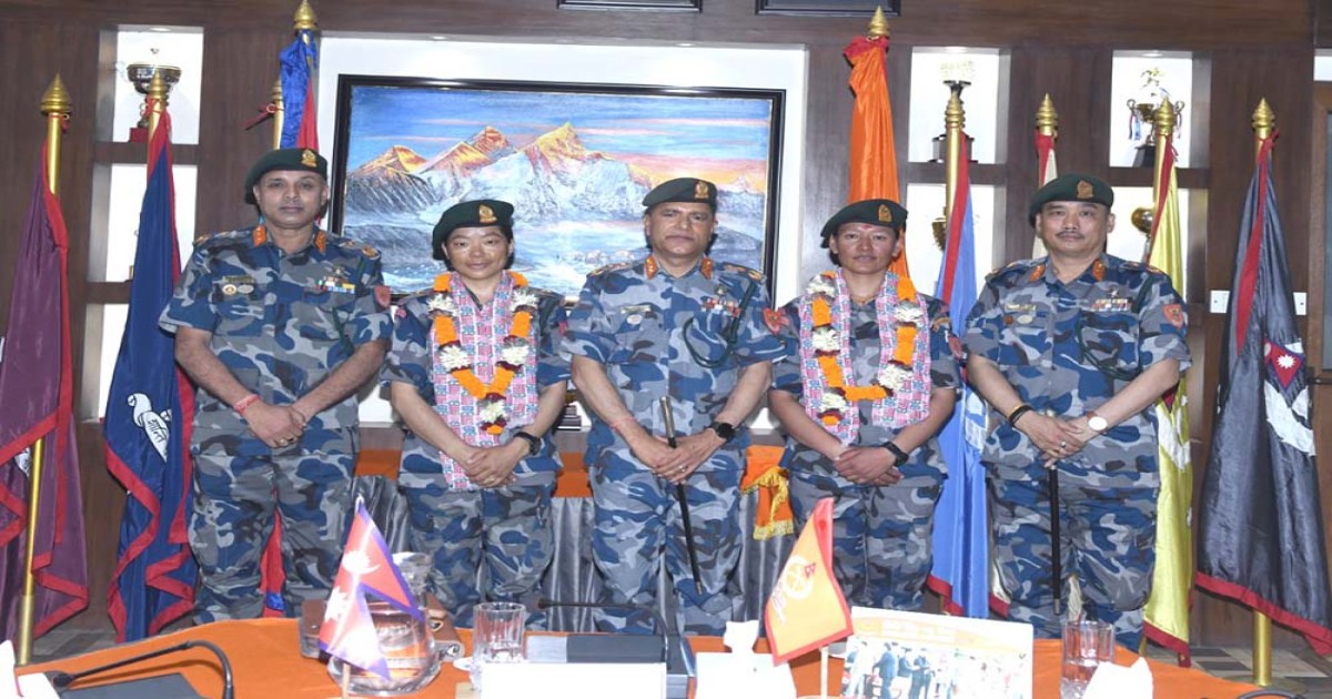 सशस्त्र प्रहरीका दुई महिला हिमाल आरोहीलाई एक तह बढुवा