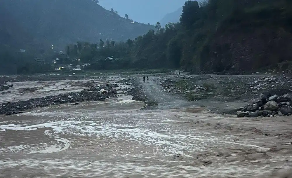 बीपी राजमार्गमा अस्थायी रूपमा रोकियो सवारी आवागमन