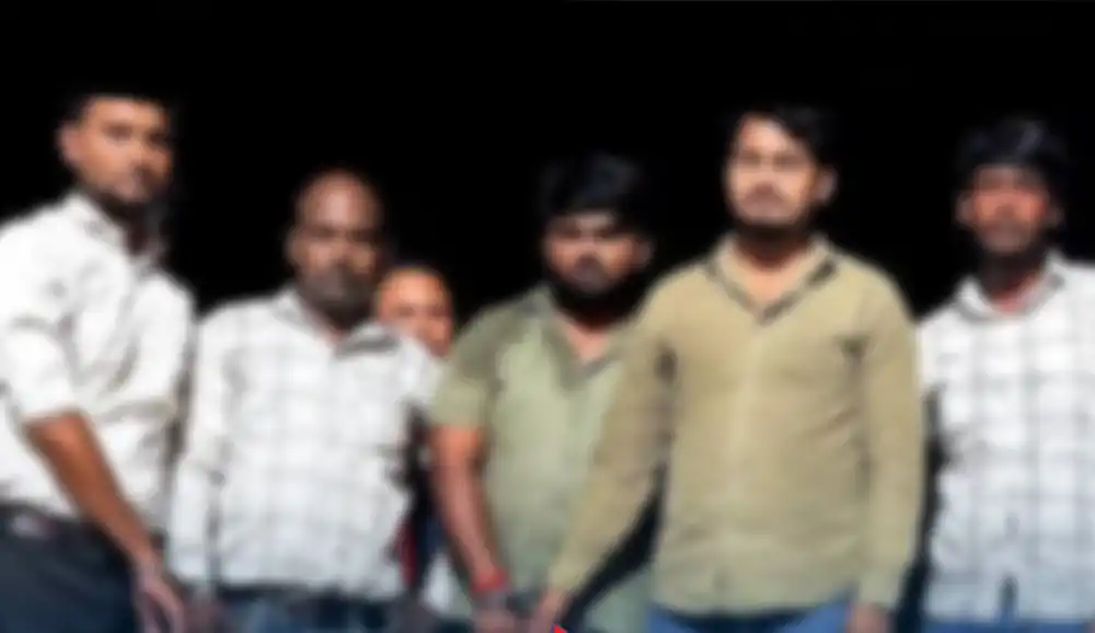 कारमा ठूलो परिमाणमा लागुऔषधसहित पाँच भारतीय नागरिक पक्राउ