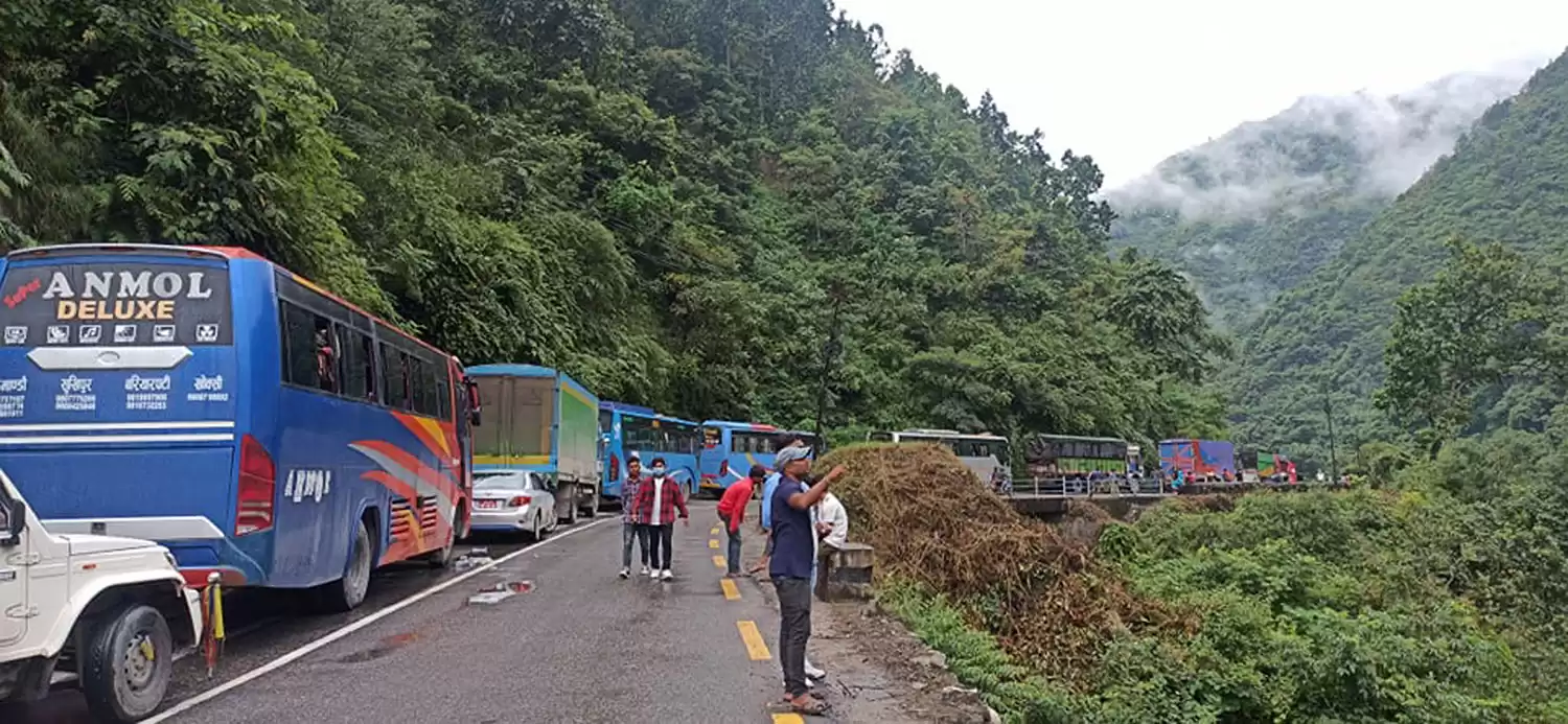 अवरुद्ध नारायणगढ–मुग्लिन सडक दुइतर्फी पुनःसञ्चालनमा