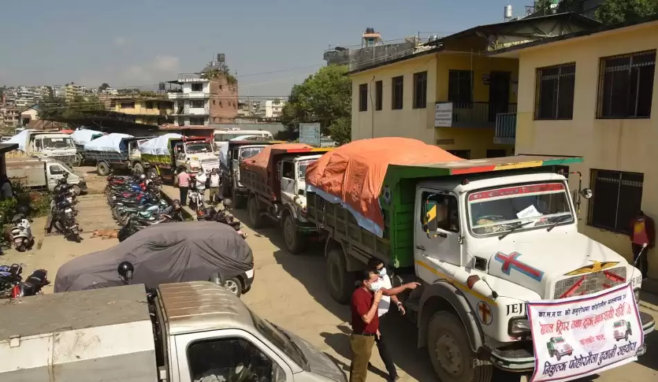 अवरोधका बीच बञ्चरेडाँडामा २८४ गाडीबाट फोहोर विसर्जन